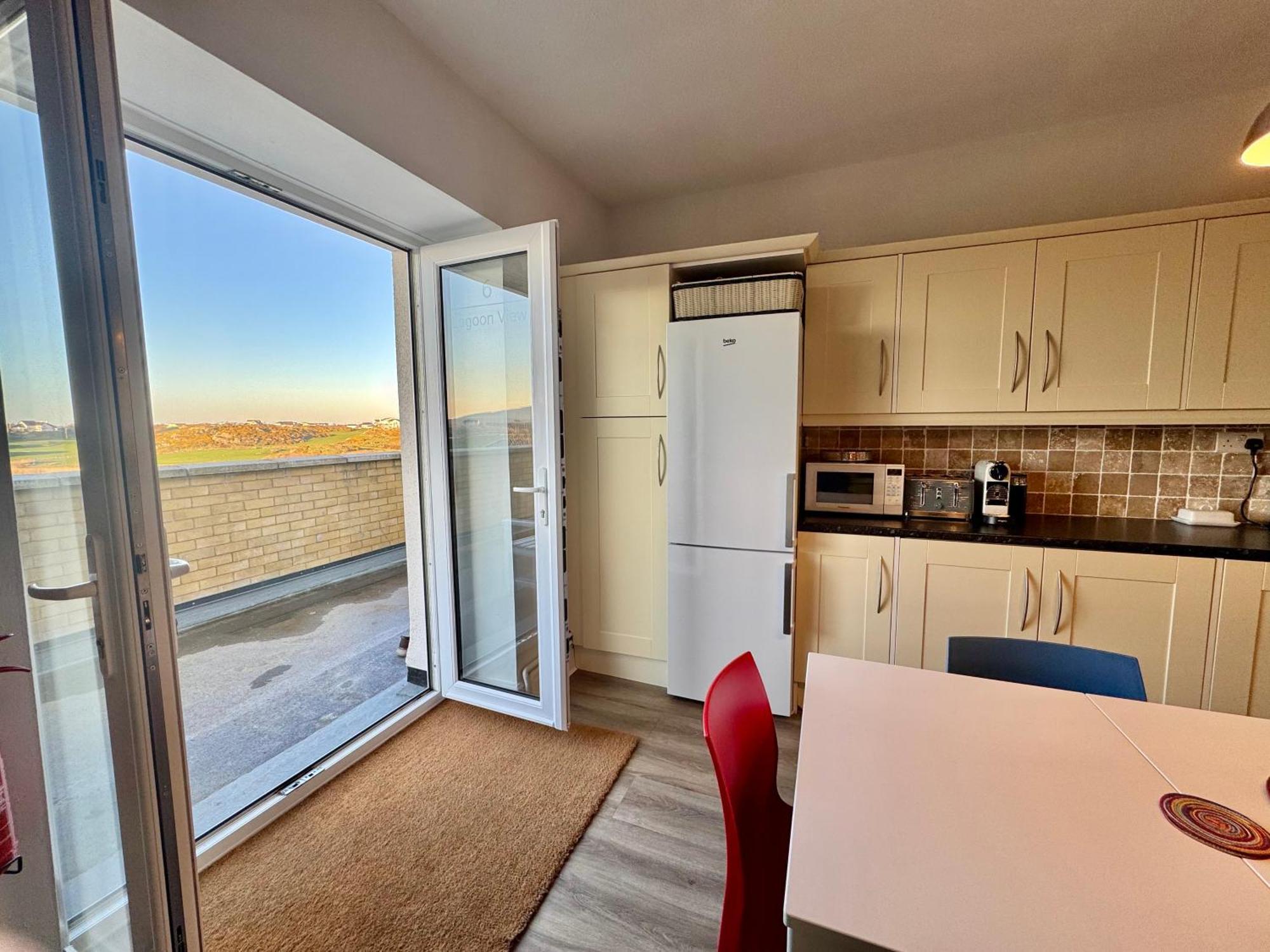 Lagoon View - Sea View- Pet Friendly - 2 Bed Apt - En-Suite Трирддур Экстерьер фото