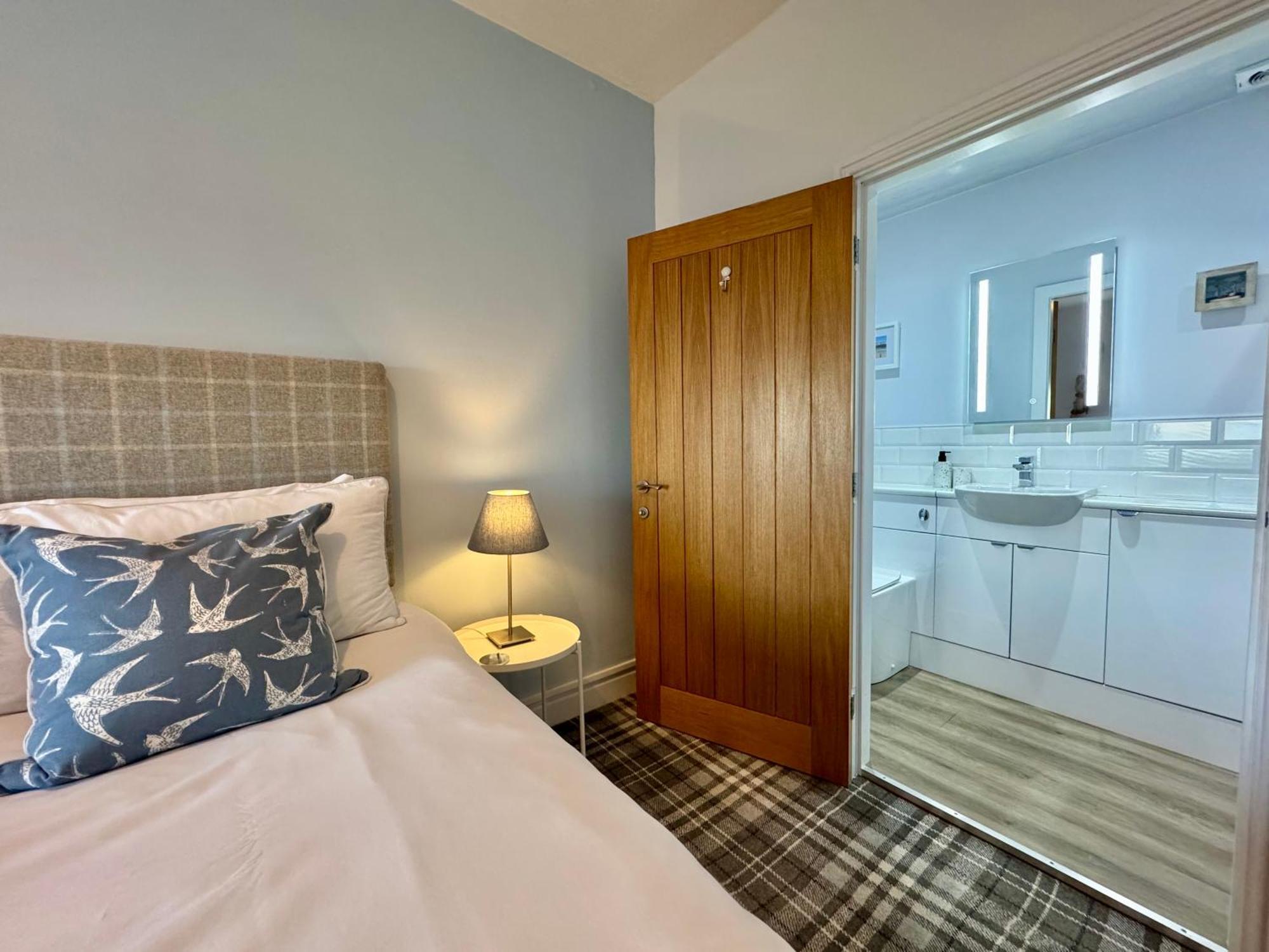 Lagoon View - Sea View- Pet Friendly - 2 Bed Apt - En-Suite Трирддур Экстерьер фото