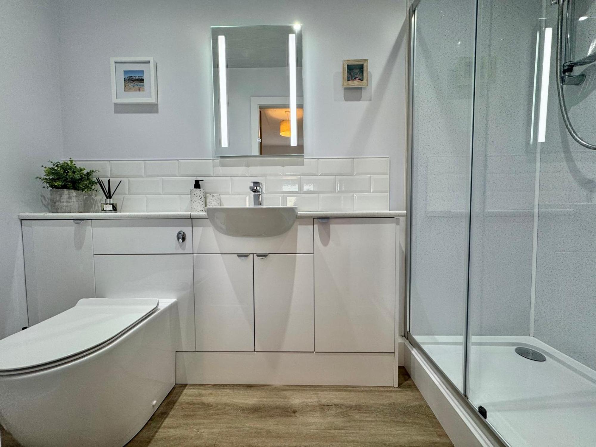 Lagoon View - Sea View- Pet Friendly - 2 Bed Apt - En-Suite Трирддур Экстерьер фото