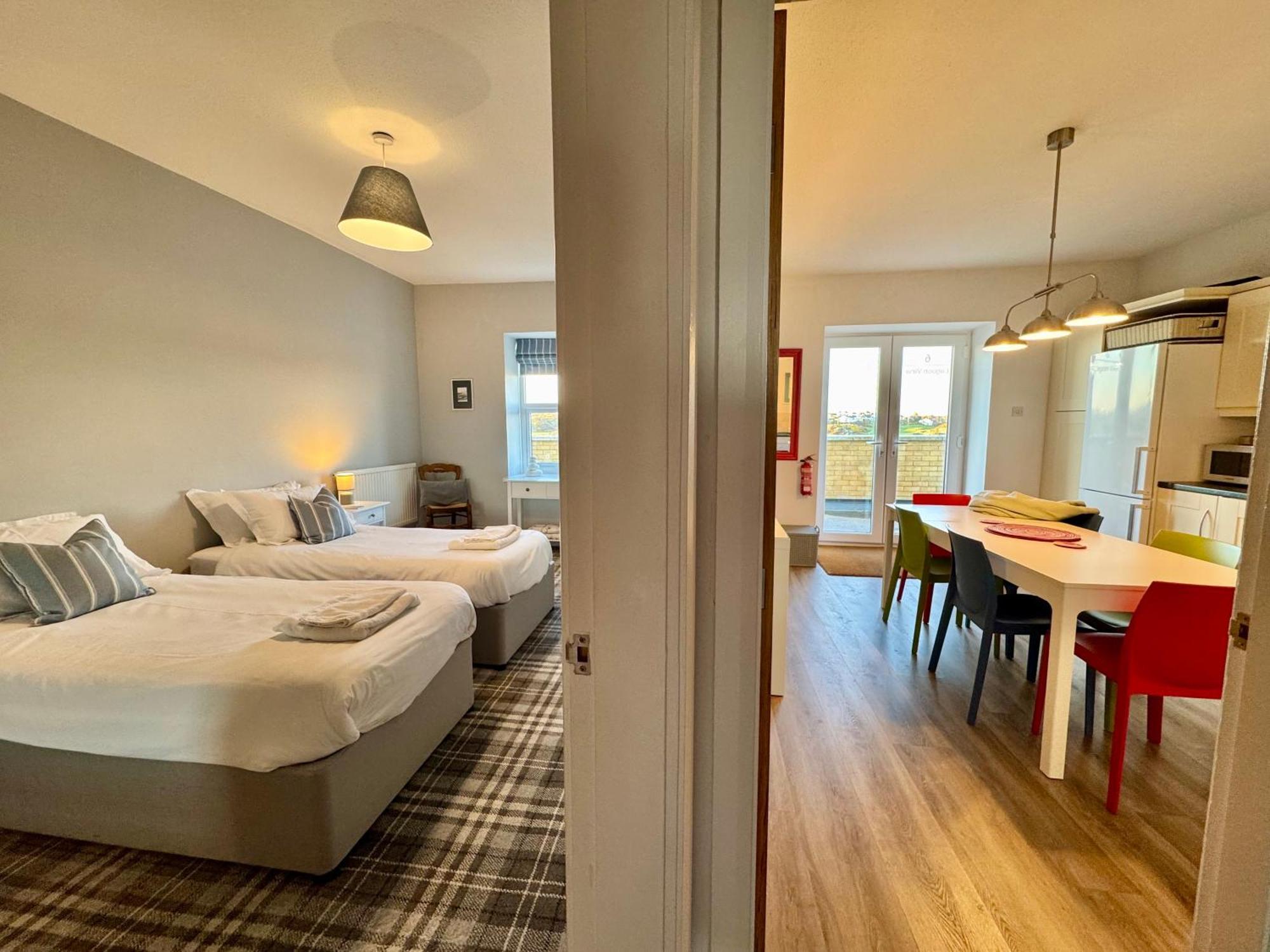 Lagoon View - Sea View- Pet Friendly - 2 Bed Apt - En-Suite Трирддур Экстерьер фото